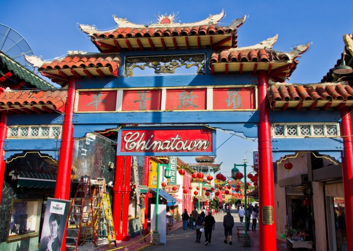Chinatown_gate_Los_Angeles.jpg