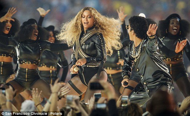 30FD7E0300000578-0-image-a-42_1455676854874